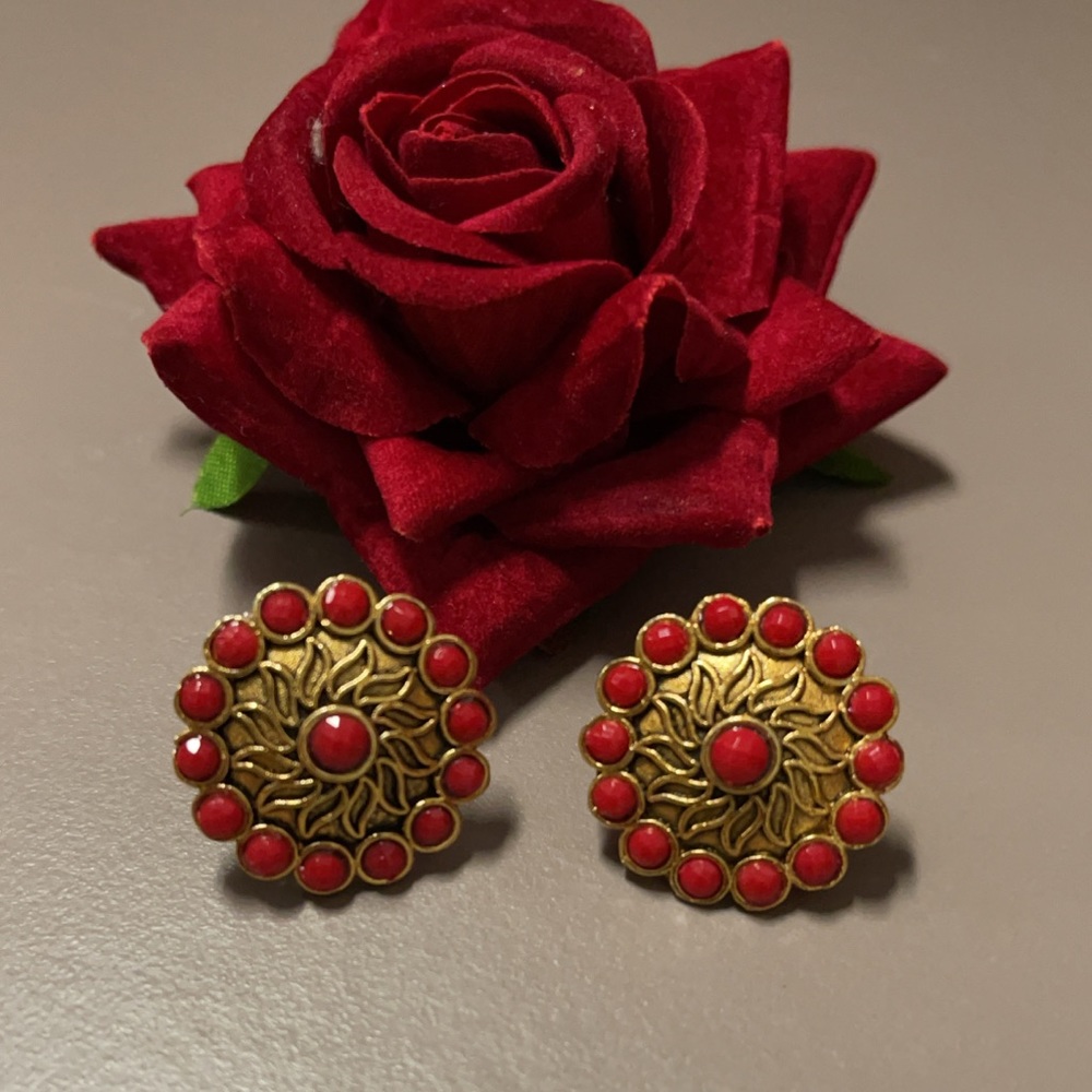 Studs - Picture 4 of 9